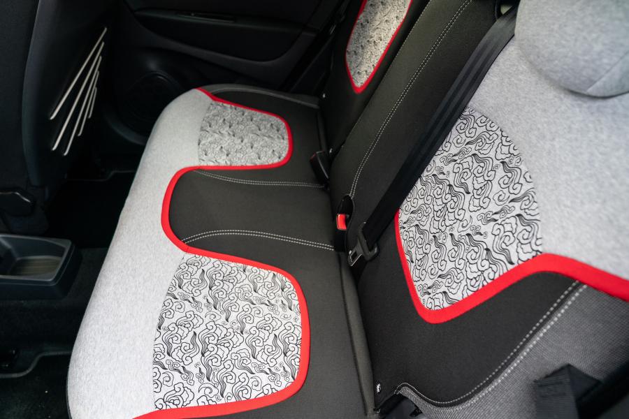 Интерьер Renault Captur Tokyo Edition 2018 года  (фото 26 из 38)